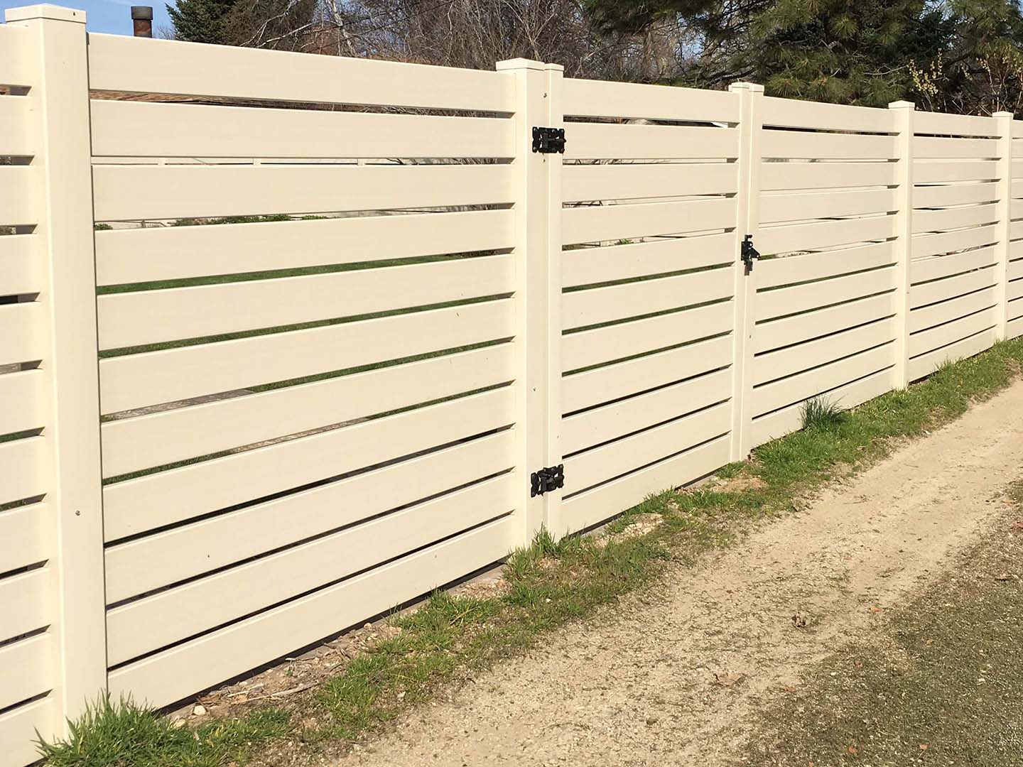 Photo of a residential Boise ID vinyl fence